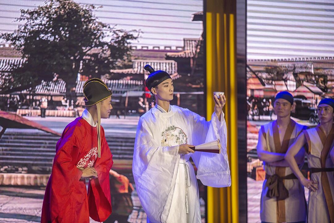 王图霸业一壶酒,真龙天子万年香!